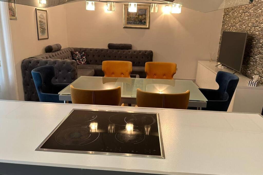 Apartment With Big Terrace Leon スプリト エクステリア 写真